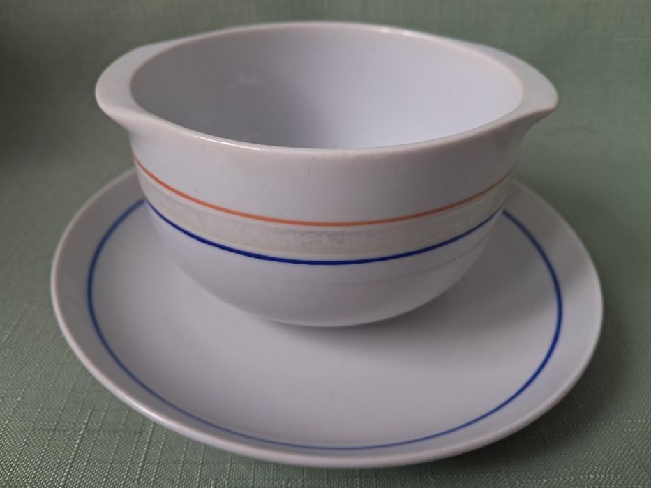 6 bulionówek porcelanowych z podstawkami 300ml