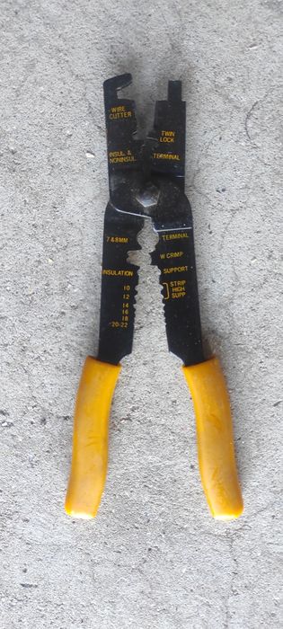 Alicate Multiusos Electricista