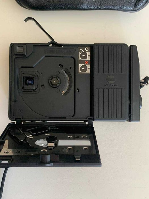 Плівковий фотоапарат Minolta Disc-7 з чохлом