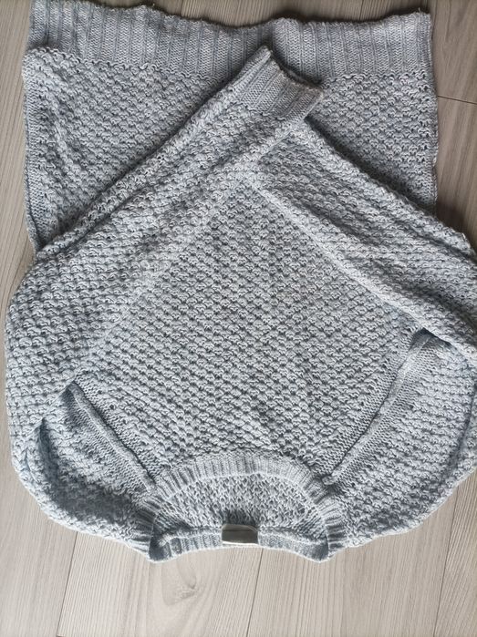 Sweterek błękitny pleciony r.s