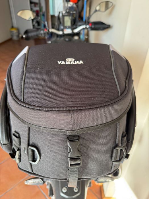 Mala traseira Yamaha. 24 litros extensível até 36 litros.