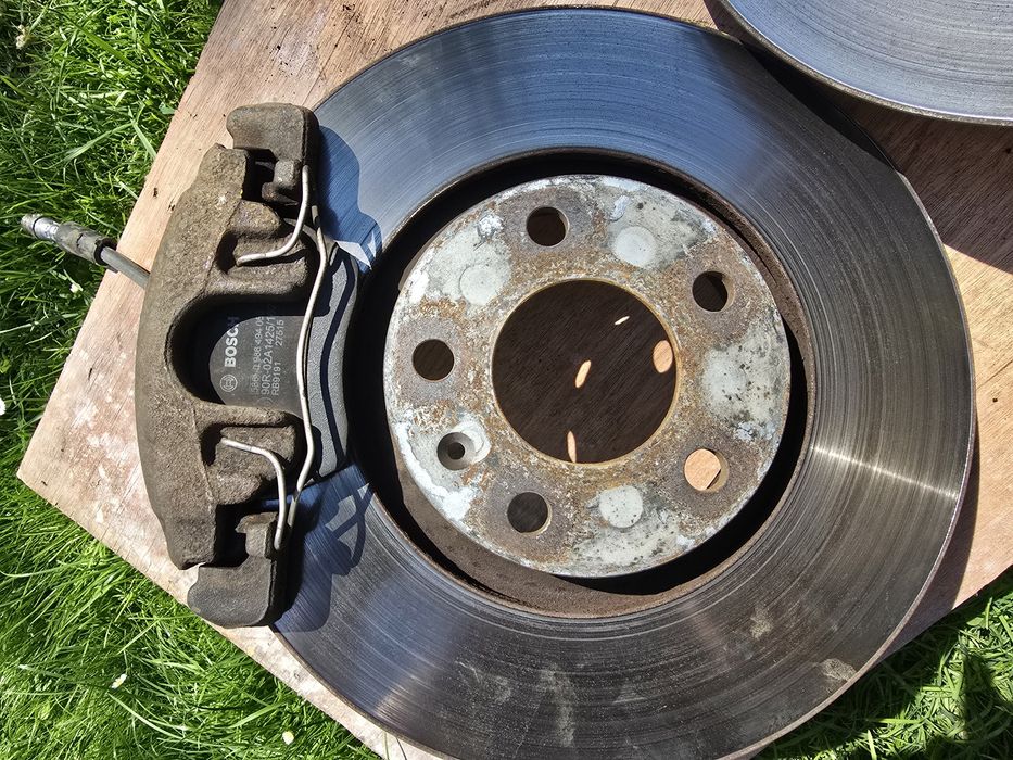 Audi A4 B6 zaciski hamulcowe 312mm cały zestaw