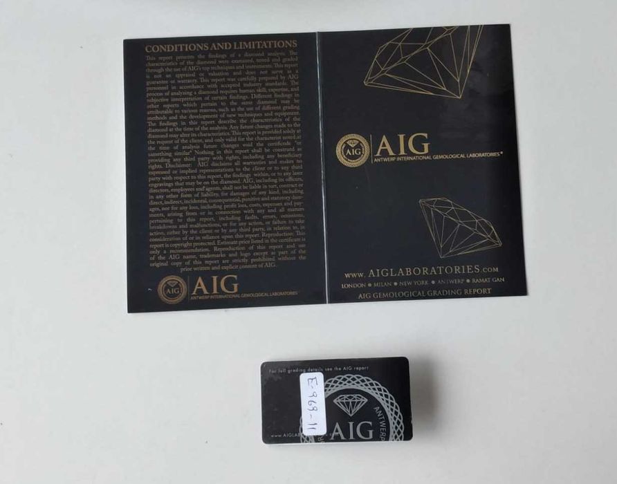 Esmeralda natural com o peso de 2,03 Cts, , Talhe Oval, Certificado