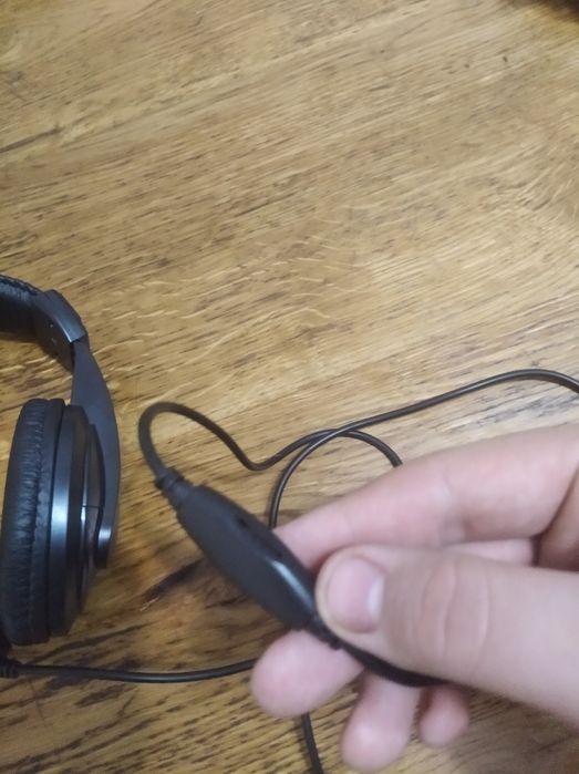 Навушники SVEN.     .