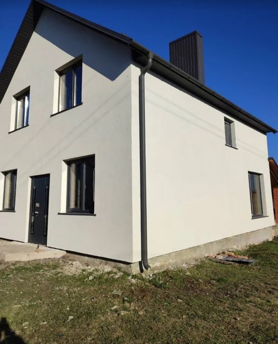 Продаж 2 поверхового будинку з ділянкою на 5 соток