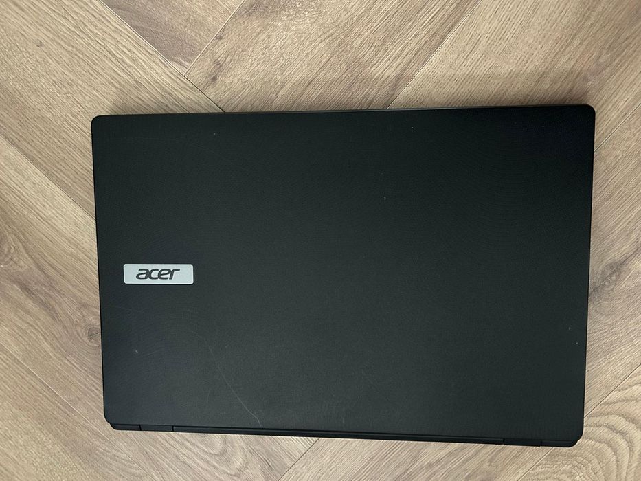 Laptop Acer es1-711
