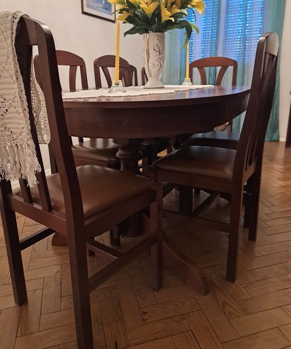 Mesa de jantar com 8 cadeiras