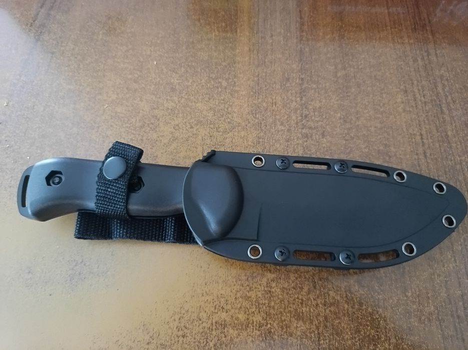Nóż bushcraft survival