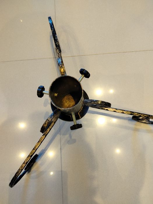 Stojak metalowy, solidny na choinkę