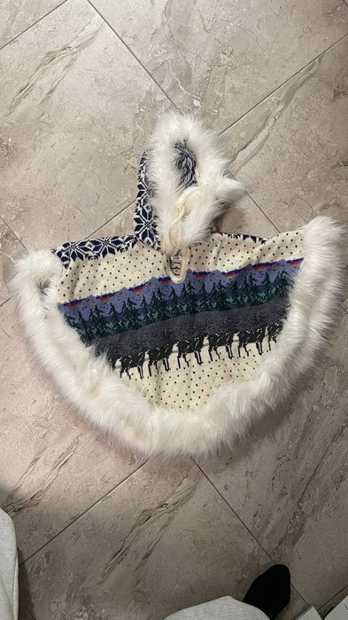 Шерстяное пончо оригинал Финляндия( Наnd Made) 130 р