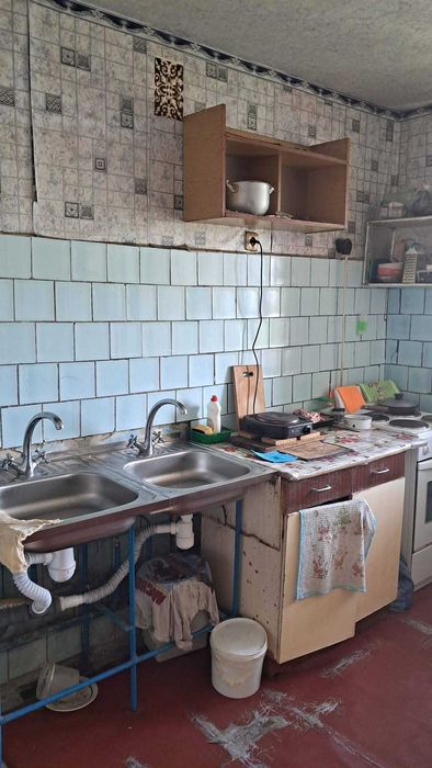 Продам кімнату 13 м2 гуртожиток Голлівуд Чернігів СМ