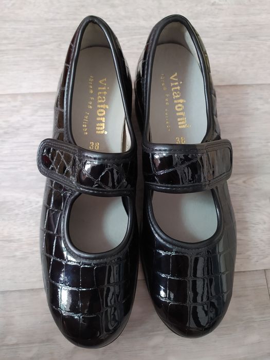 Туфельки женские (38-й размер).