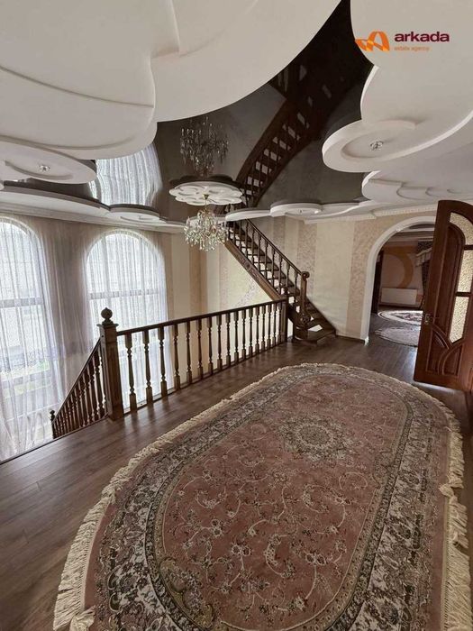 Продаж будинку з неймовірним краєвидом + комерція