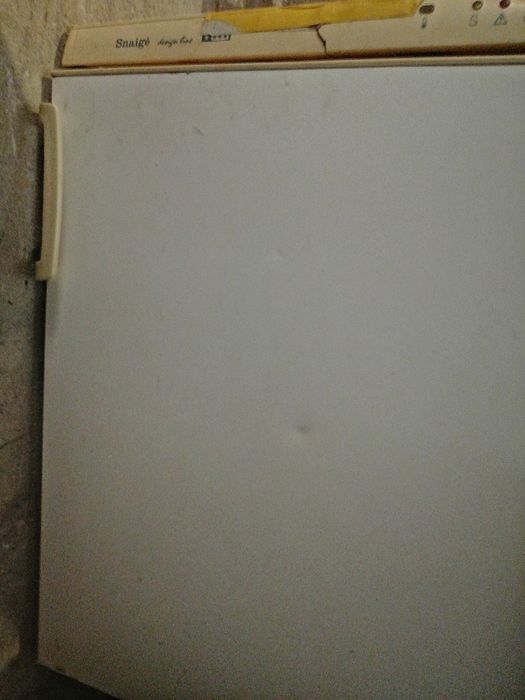 Продам морозильную камеру Snaige на запчасти или под ремонт.