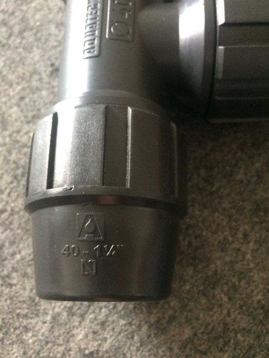 STOCK Novo de canalização Tês e Joelhos de PVC e Polietileno de rosca