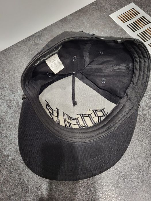 Czarna czapka z daszkiem basebollówka unisex