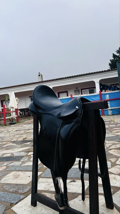 Vendo selim de dressage