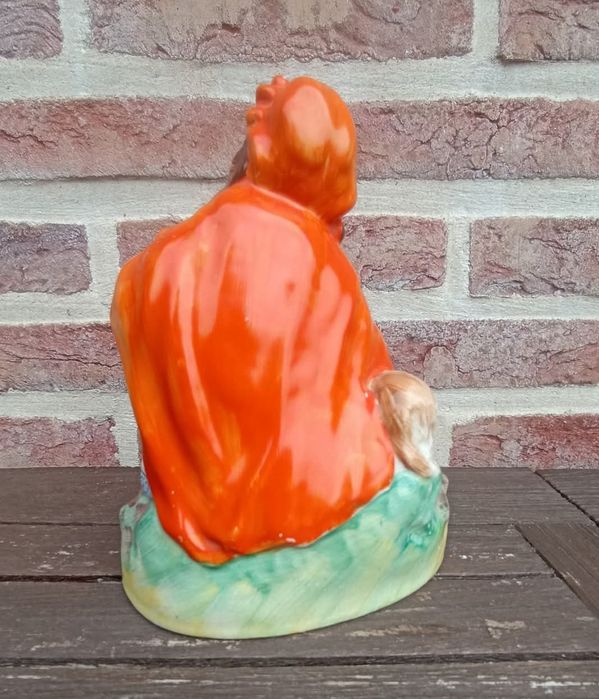 статуэтка  красная шапочка  Стаффордшир,