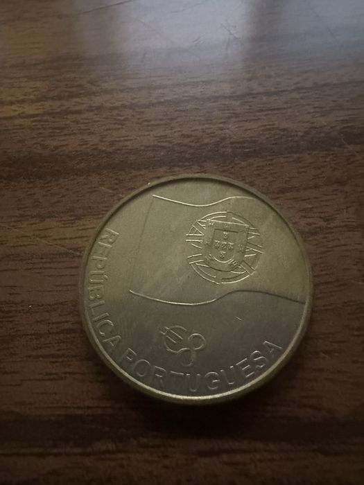 Moeda comemorativa de oito euros. Caminhos de ferro de Portugal.