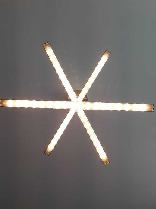 Candeeiro de Teto LED Suspenso EGLO em Cromado + Comando (Como Novo))