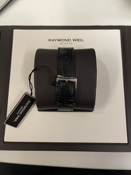 Новий годинник Raymond Weil