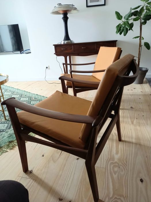 Poltronas escandinavas anos 50 desenhada por Finn Juhl