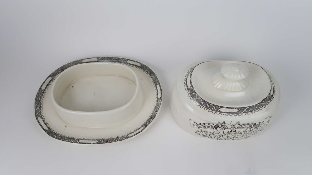 Manteigueira + travessa - faiança Sacavém motivo oriental