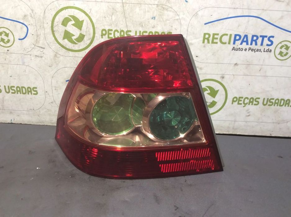 Farolim de stop esquerdo Toyota Corolla E12 3 volumes