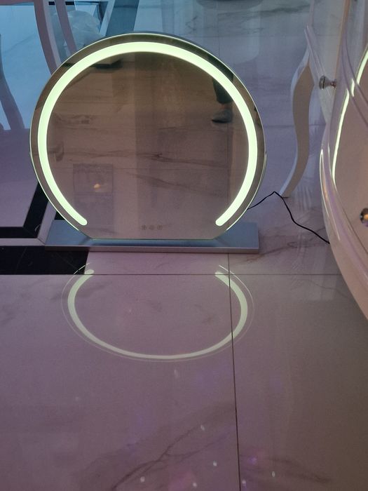 Lustro LED na toaletkę