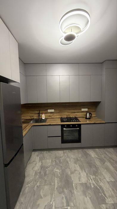 Сдам шикарную двухкомнатную квартиру в Новострое Капитан !!!