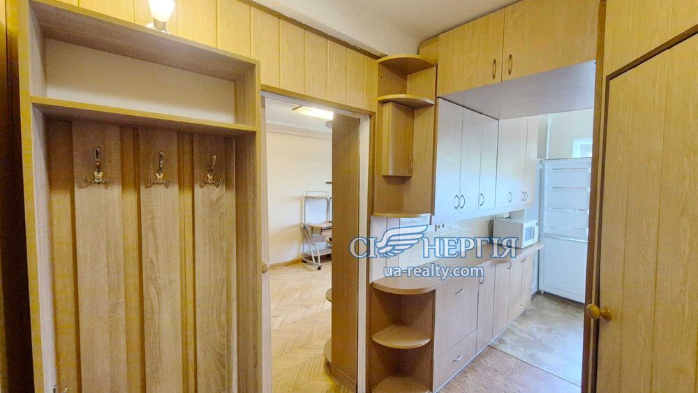 1-кім Каунаська, 10 Дарницька площа