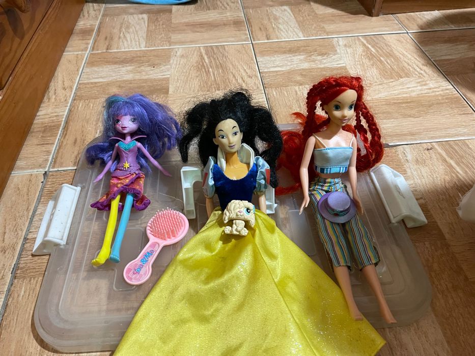 Barbies Disney em bom estado