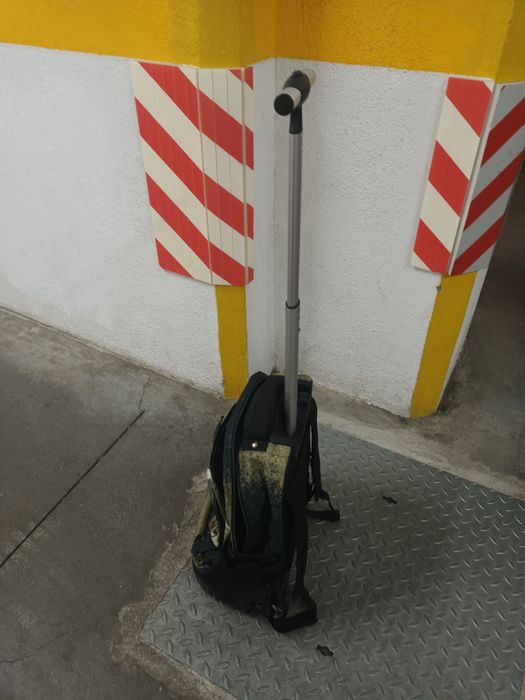 Mochila com várias divisões e rodinhas