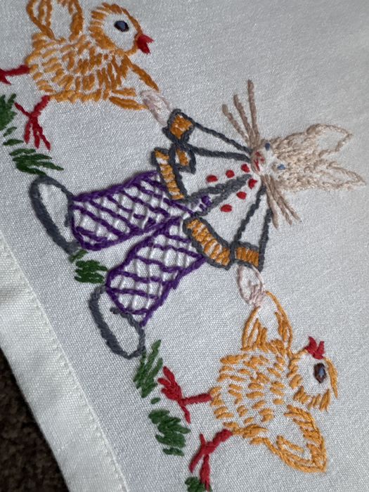 Obrus ręcznie wyszywany zające do kolekcji