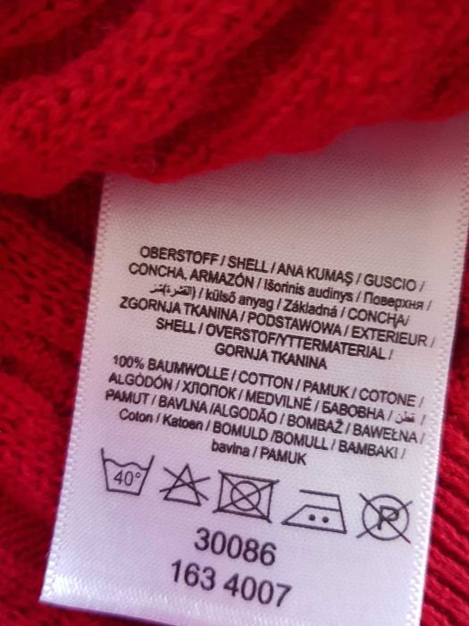 Elegancki, czerwony sweterek zapinany. 100% bawełna