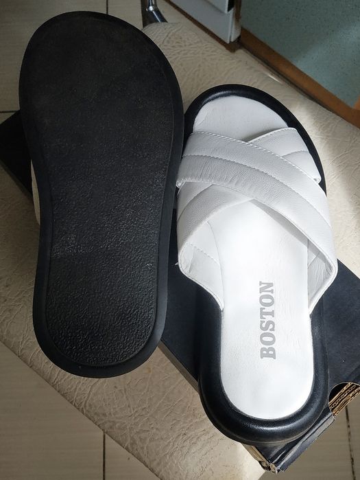 Кожаные шлепанцы белые 36 р