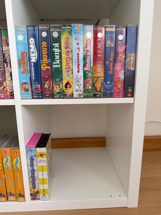 Conjunto VHS + cassetes + televisão