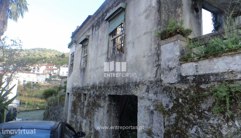 Casa em pedra para recuperar para venda, Lanhelas, Caminha