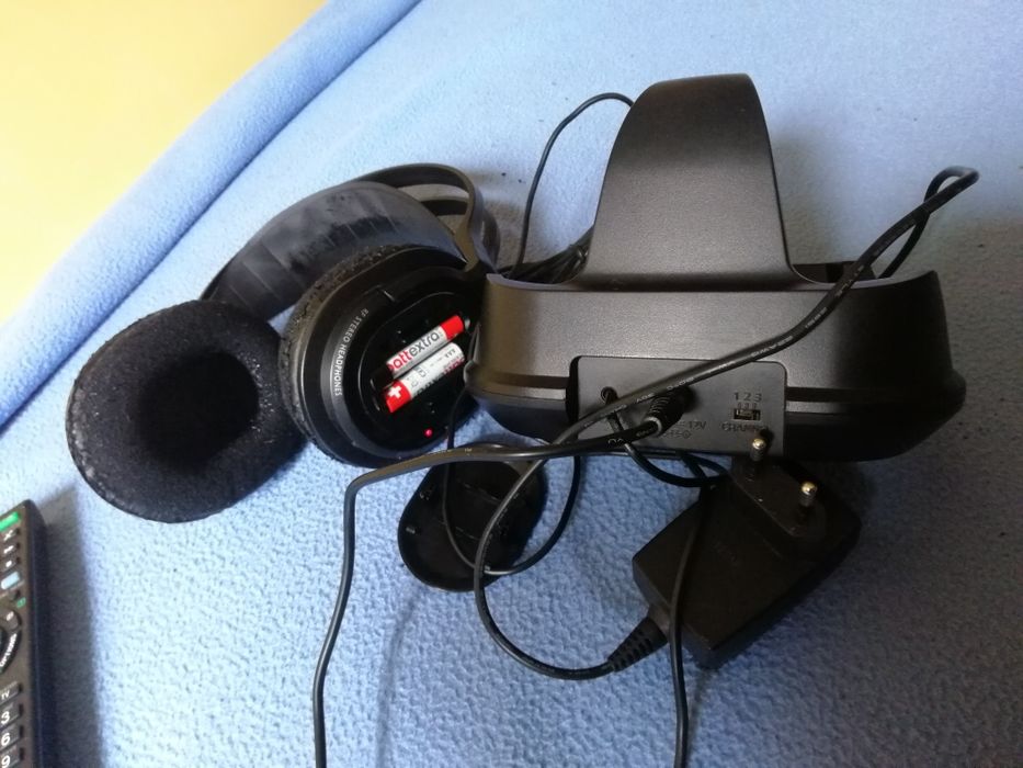Słuchawki  bezprzewodowe PANASONIC RF radiowe RP-WF 820 zasilacz stacjonarne nadajnik ładowarka