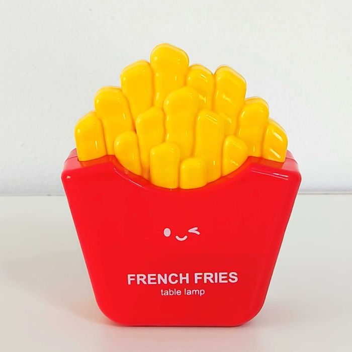 Abajur em formato de batata frita