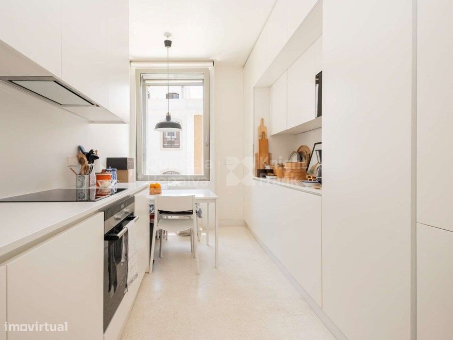 Apartamento T3 para arrendamento sem móveis na Misericórdia