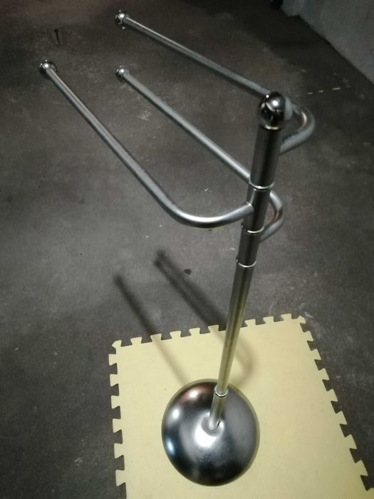 Toalheiro de Pé em Inox