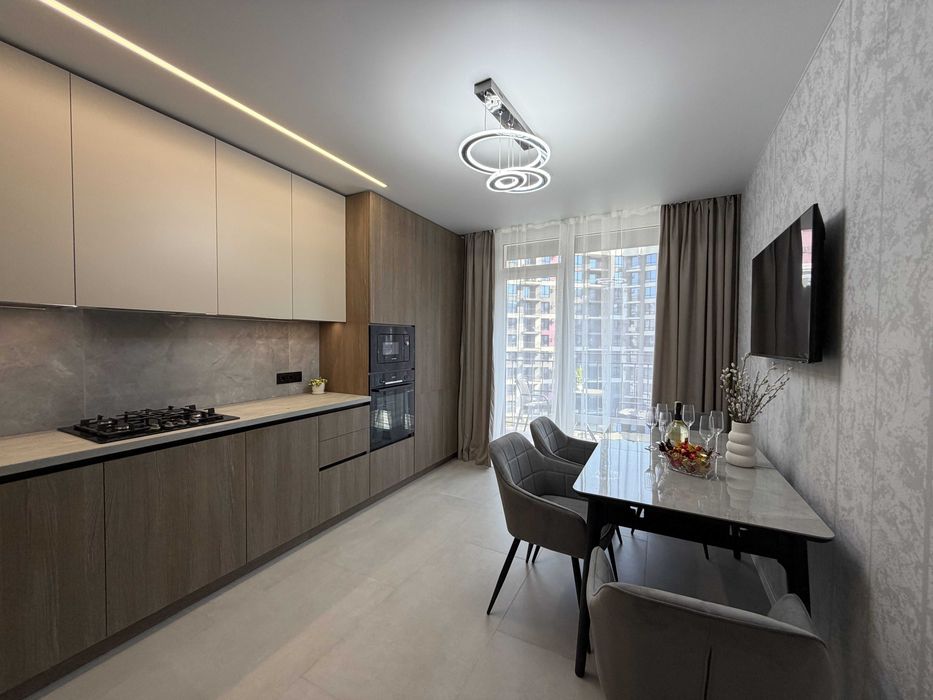 Продаж 2-кімнатної квартири в центрі, ЖК Family Plaza, вул. Пелеша