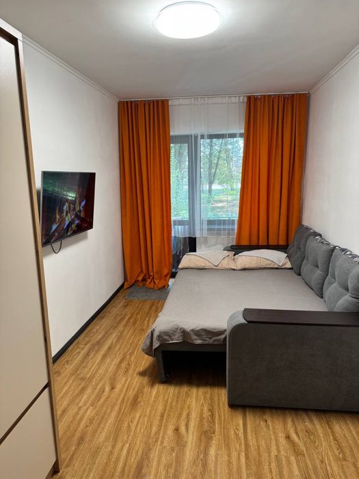 Квартира Подобово , Погодинно. Біля авто-жд вокз. 10 хвилин до Центру