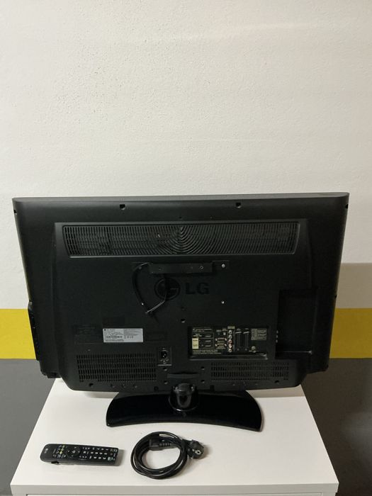 TV  LG 32LH301C (32 polegdas) em excelente estado e a funcionar perfeitamente