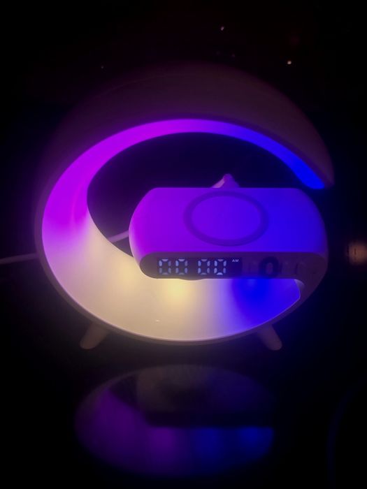 Candeeiro LED inteligente com Coluna Bluetooth  e Carregador.