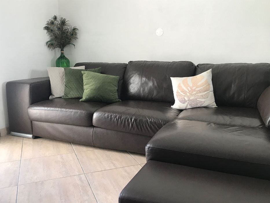 Sofá de canto em pele castanho