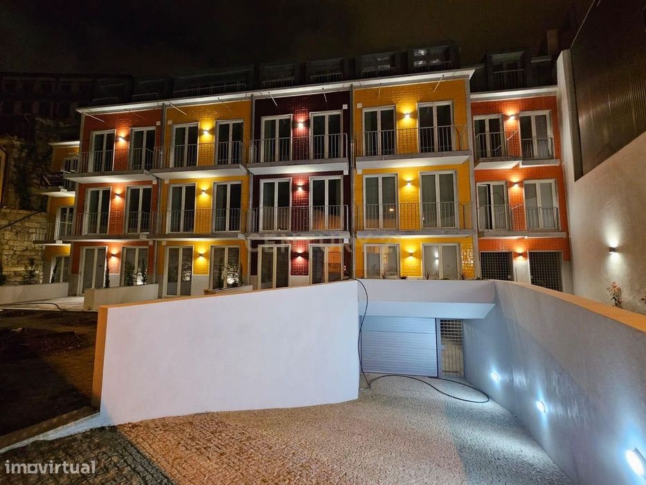 T1 Apartment in Private Condominium – Near Porto City Council