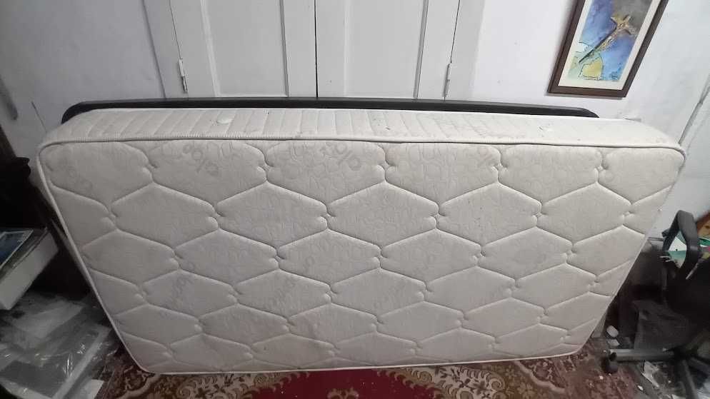 Cama  colchão e estrado