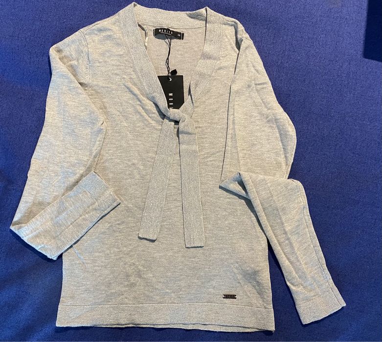 nowy sweter szary ze srebna nitka na makietach i na dekoldzie